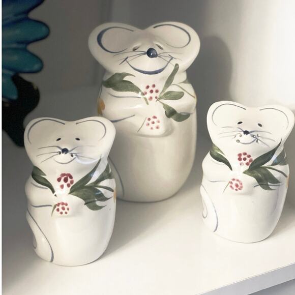 N.S. Gustin Floral Mouse Parmasan Matching Salt & Pepper Shaker Set Vintage - Picture 1 of 11